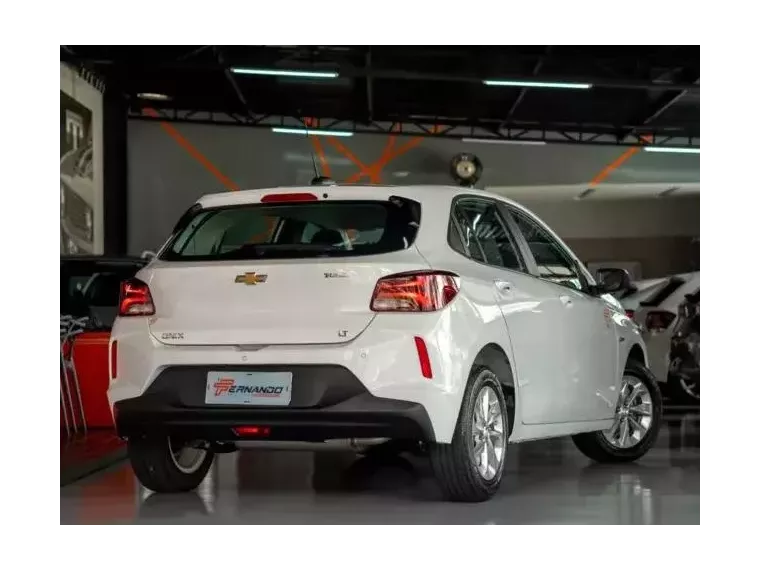 Chevrolet Onix Branco 2