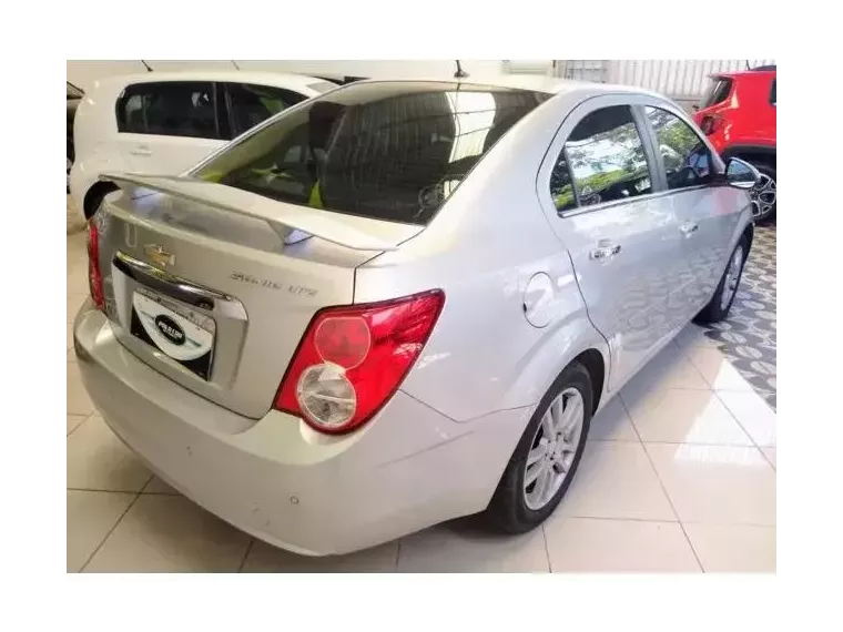 Chevrolet Sonic Prata 1