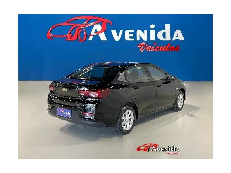 Chevrolet Onix Preto 4