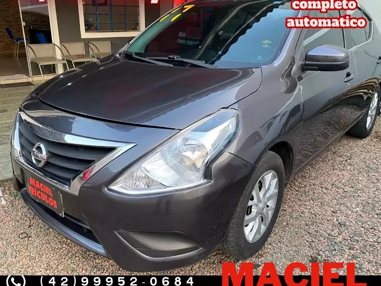 Nissan Versa Cinza 1