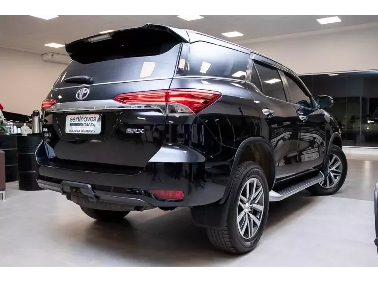 Toyota Hilux SW4 Preto 9