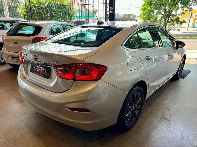 Chevrolet Cruze Prata 28