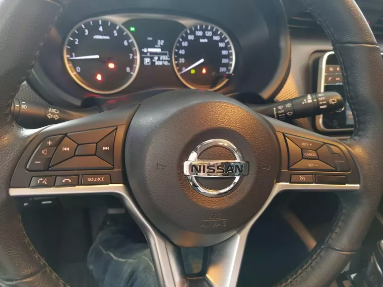 Nissan Kicks Cinza 1