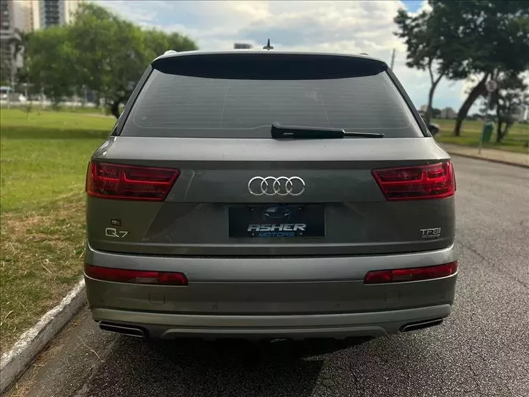 Audi Q7 Cinza 3