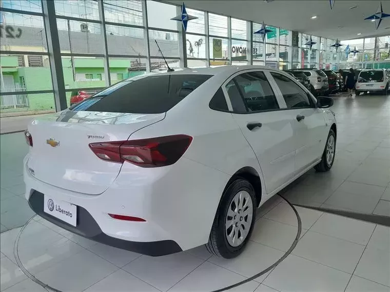 Chevrolet Onix Branco 11