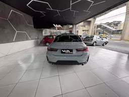 BMW 320i