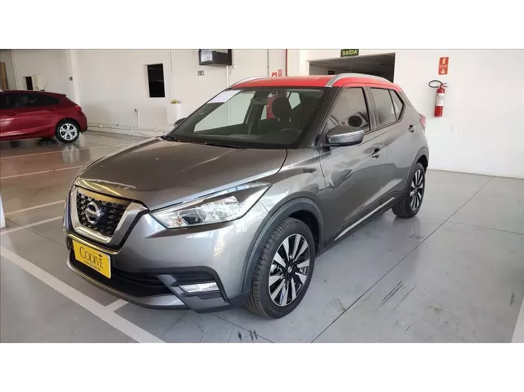 Nissan Kicks Cinza 1