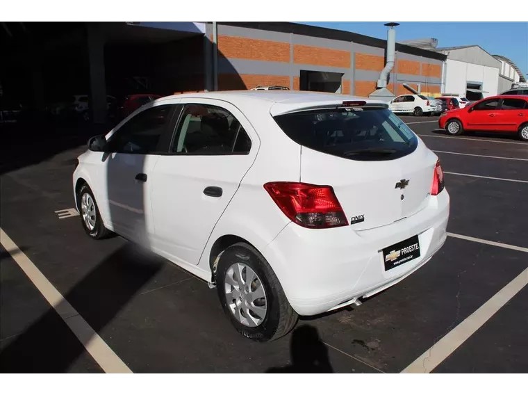 Chevrolet Onix Branco 4