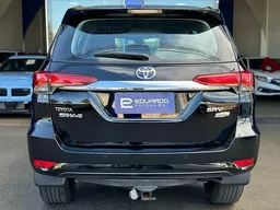 Toyota Hilux SW4