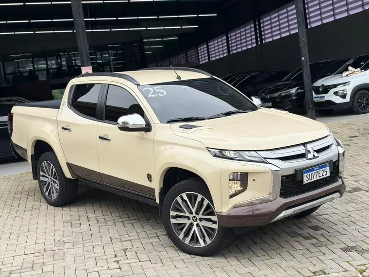 Mitsubishi Triton 2.4 BITURBO DIESEL CD HPE-S 4X4 AUTOMÁTICO 2025