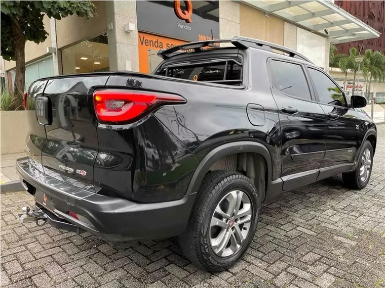 Fiat Toro Preto 6