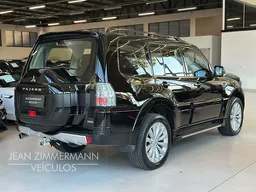 Mitsubishi Pajero Full