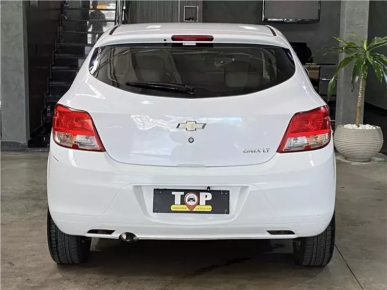 Chevrolet Onix Branco 5