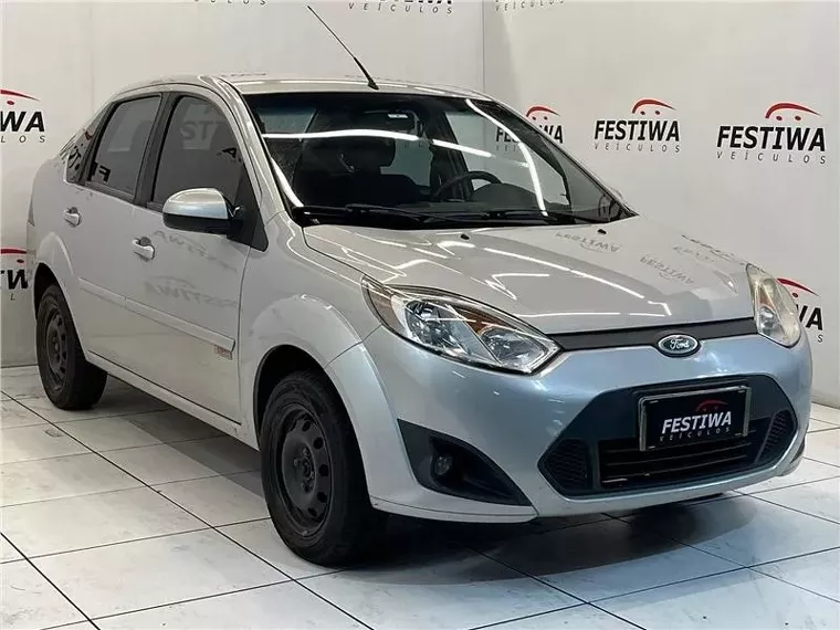 Ford Fiesta Prata 3