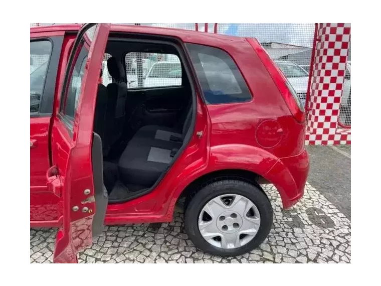 Ford Fiesta Vermelho 6