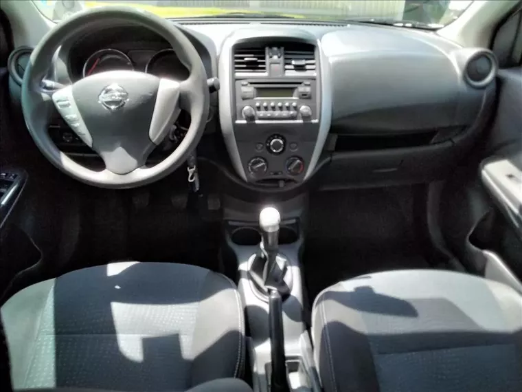 Nissan Versa Branco 5