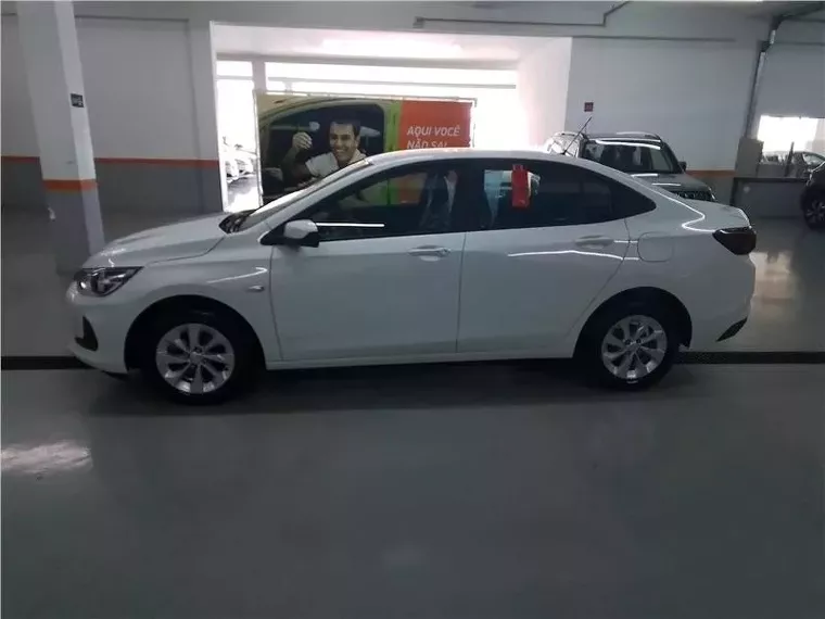 Chevrolet Onix Branco 9