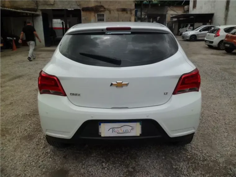 Chevrolet Onix Branco 6