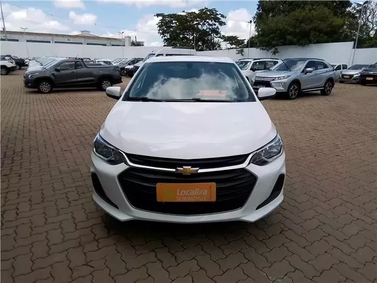 Chevrolet Onix Branco 4