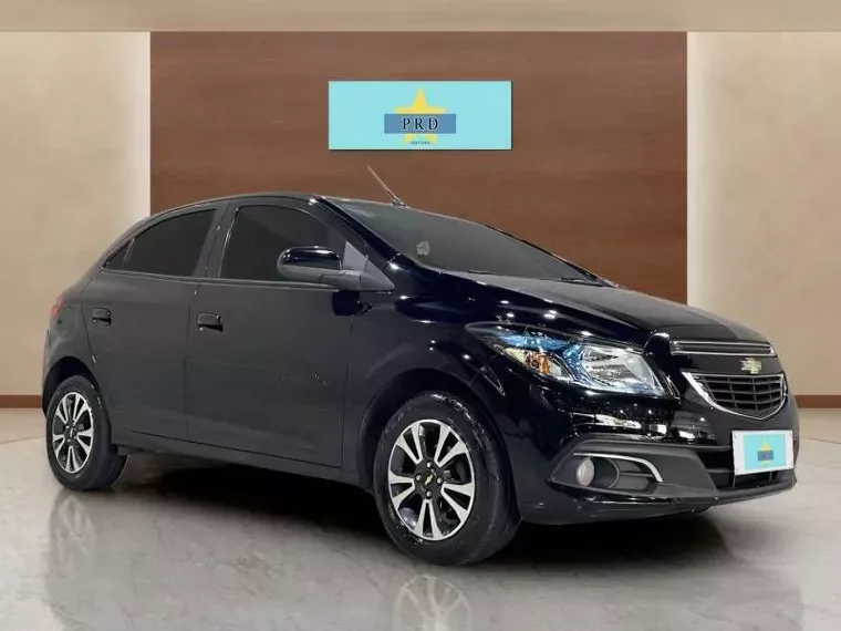 Chevrolet Onix Preto 3