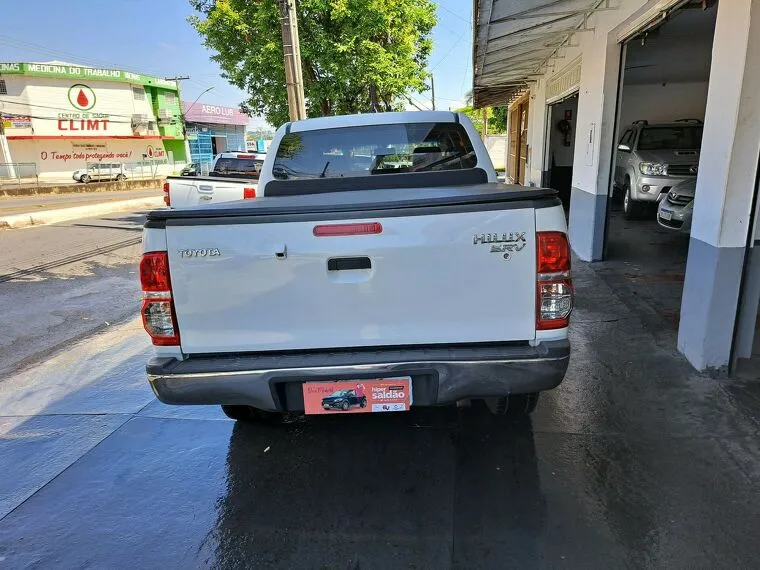 Toyota Hilux Branco 6