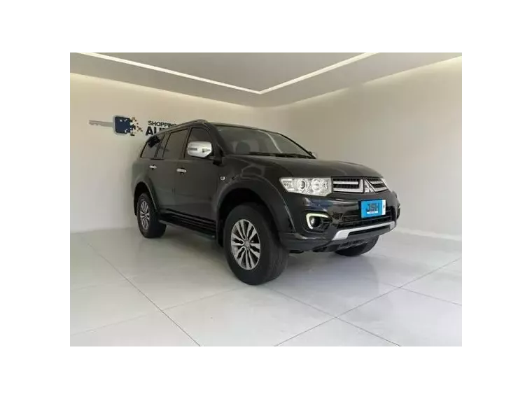 Mitsubishi Pajero Preto 1