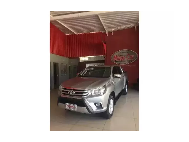 Toyota Hilux Prata 1