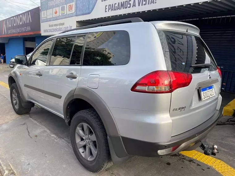 Mitsubishi Pajero Prata 11