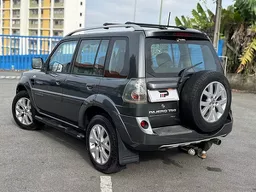 Mitsubishi Pajero TR4