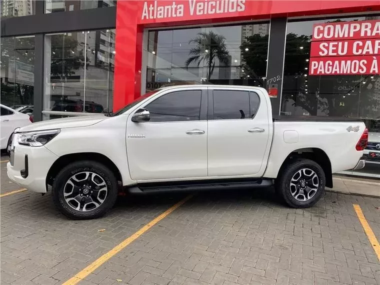 Toyota Hilux Branco 9