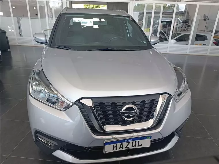 Nissan Kicks Prata 2