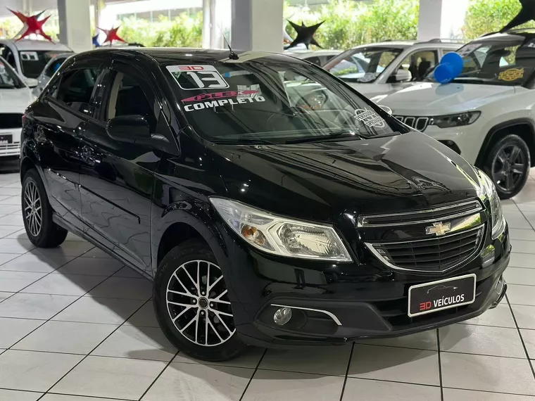 Chevrolet Onix Preto 15