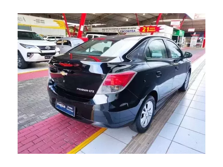 Chevrolet Prisma Preto 7