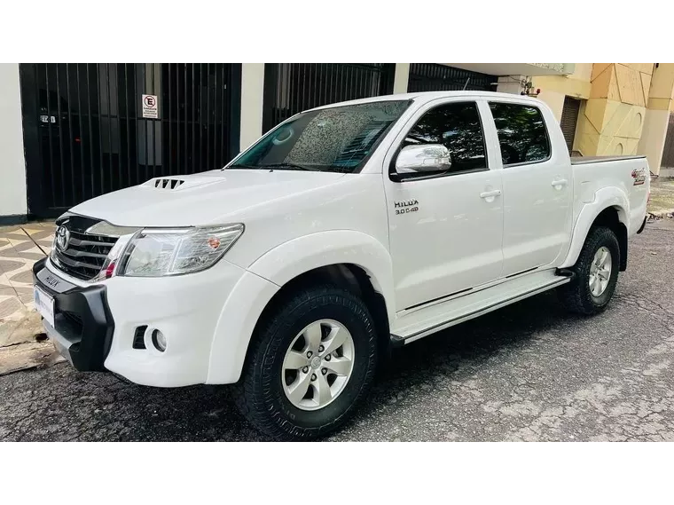 Toyota Hilux Branco 6