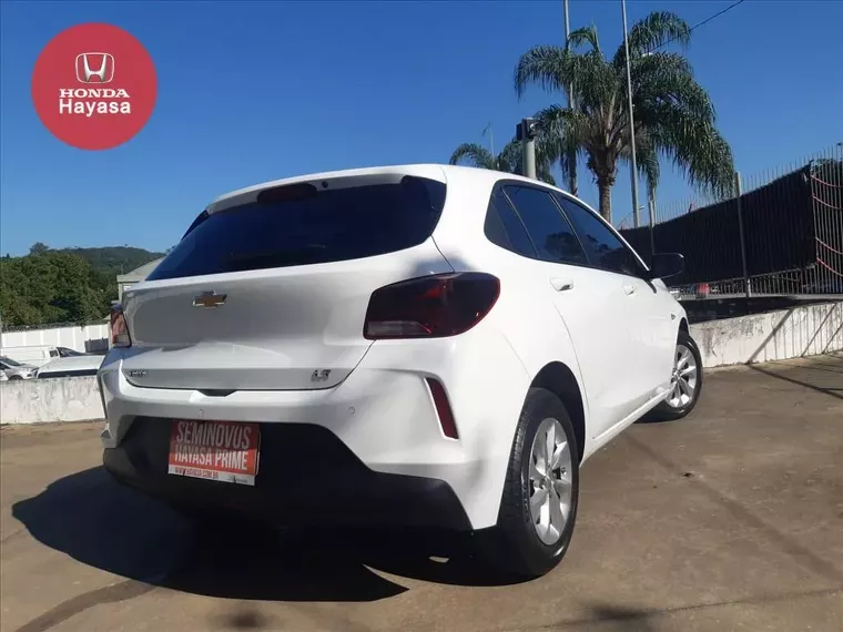 Chevrolet Onix Branco 7