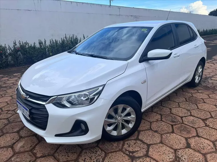 Chevrolet Onix Branco 9