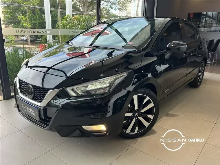 Nissan Versa Preto 18