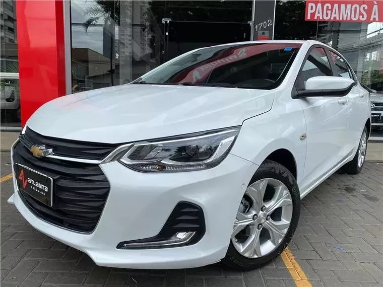 Chevrolet Onix Branco 17