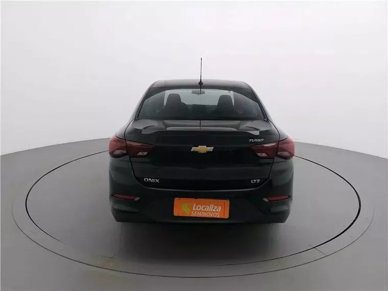 Chevrolet Onix Preto 15