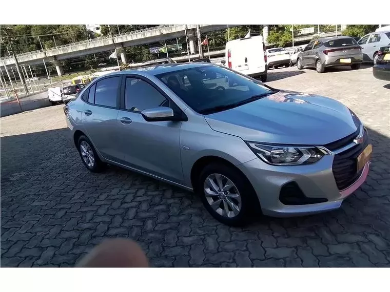 Chevrolet Onix Prata 11