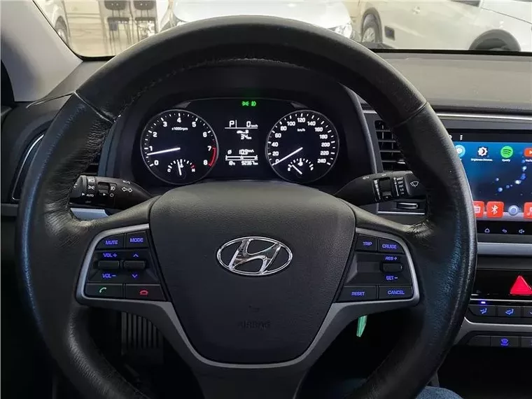 Hyundai Elantra Preto 13