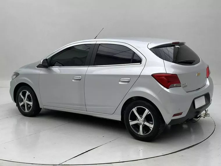 Chevrolet Onix Prata 13