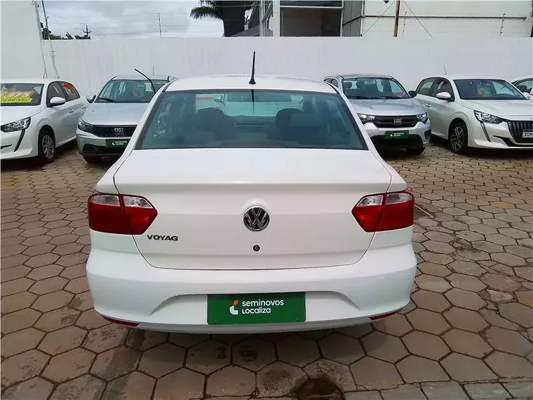 Volkswagen Voyage Branco 10