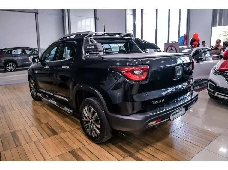 Fiat Toro Preto 8