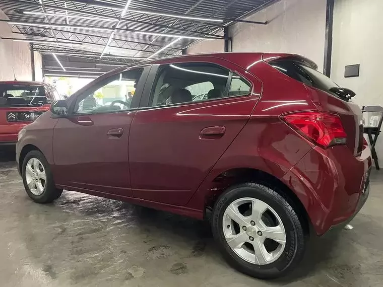 Chevrolet Onix Vermelho 4