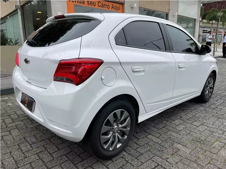 Chevrolet Onix Branco 7