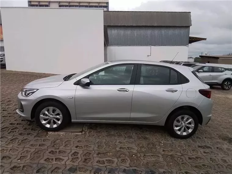 Chevrolet Onix Prata 2