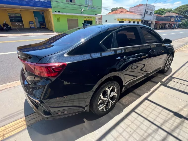 KIA Cerato Preto 4