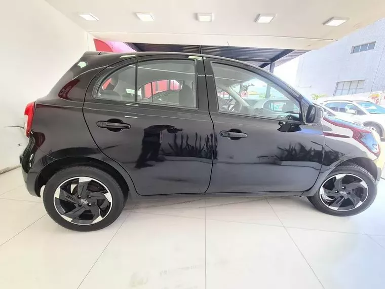 Nissan March Preto 11