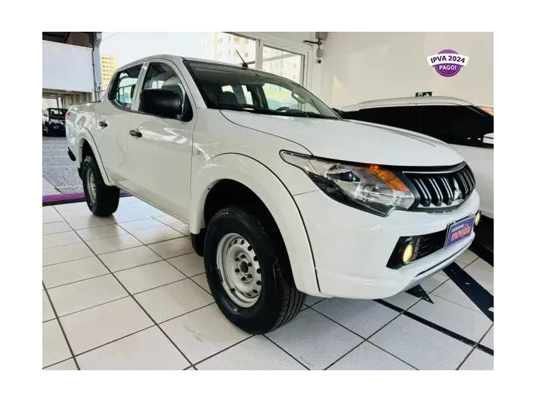 Mitsubishi L200 Branco 4